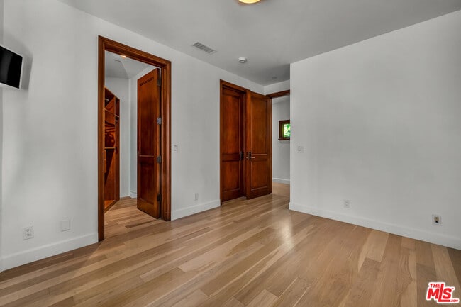 Building Photo - 2134 La Mesa Dr