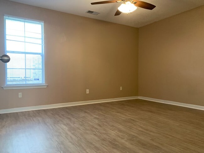 Building Photo - Awesome home near Shelby Farms for Rent! M...