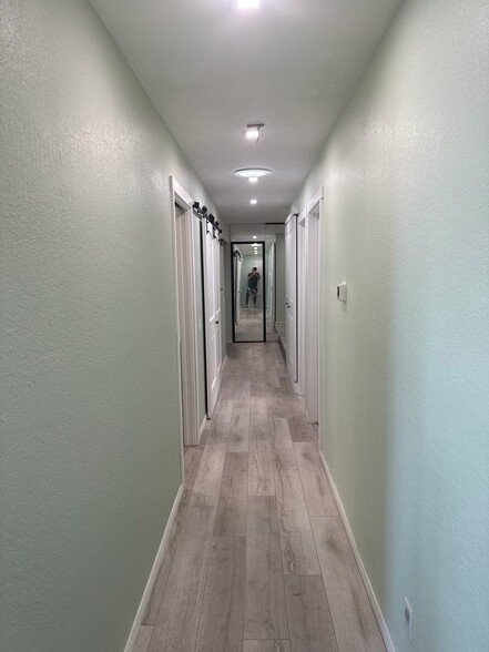 shared hallway - 15691 Wendell Park Dr