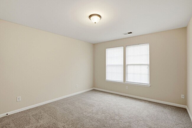 Building Photo - Move-In Ready Gem Near UNCC with Fresh Updates