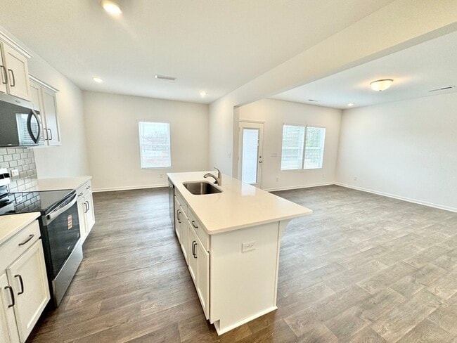 Building Photo - New 3 bedroom 2 1/2 bath home Minutes from I-85 and shopping