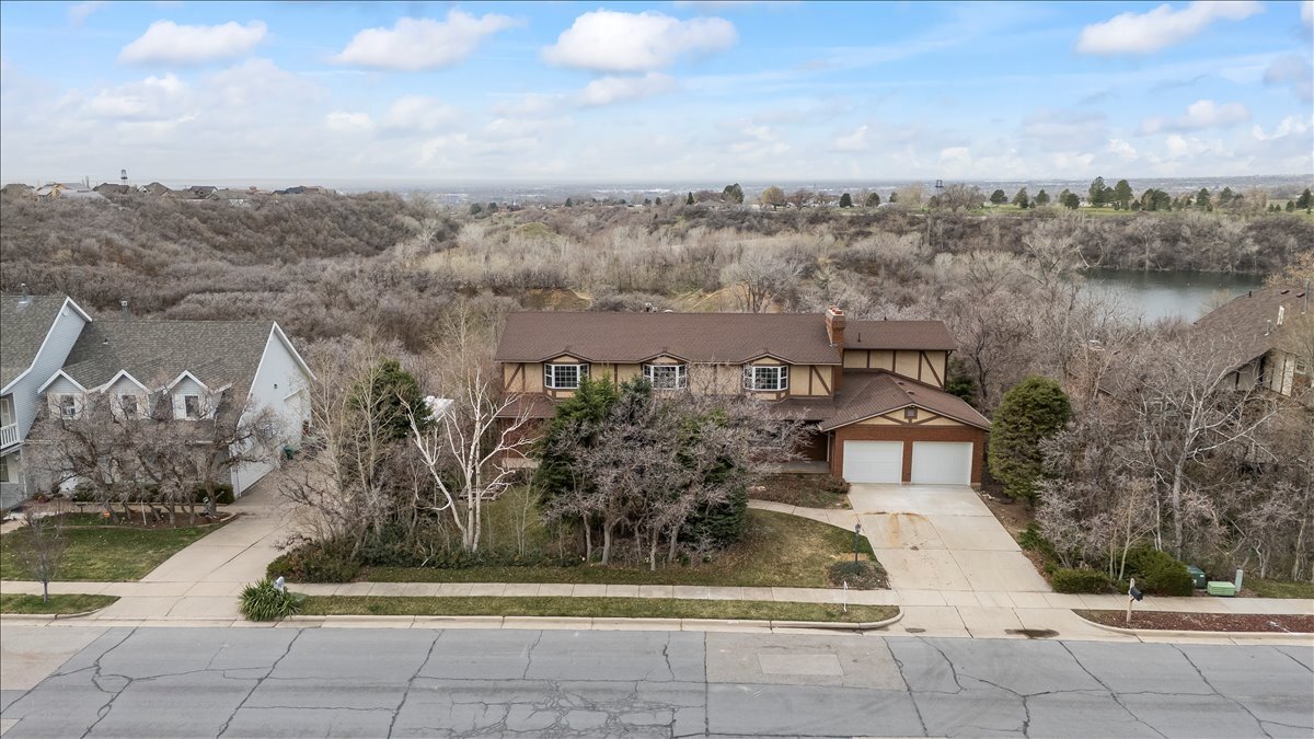 Building Photo - 717 Woodridge Dr