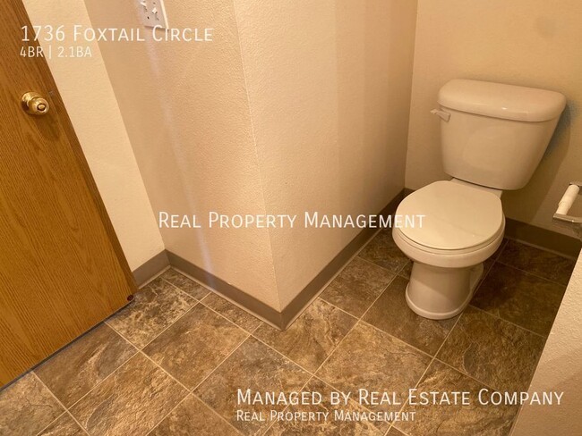 Building Photo - Woodland 4 Bed 2.5 Bath Home with Two Car ...
