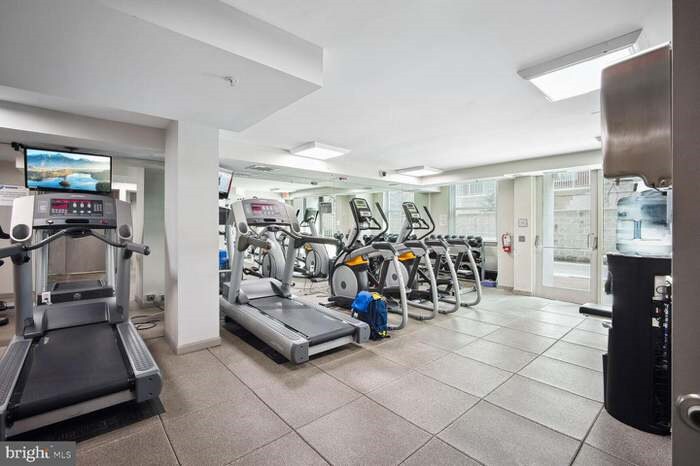 Building Photo - 880 N Pollard St