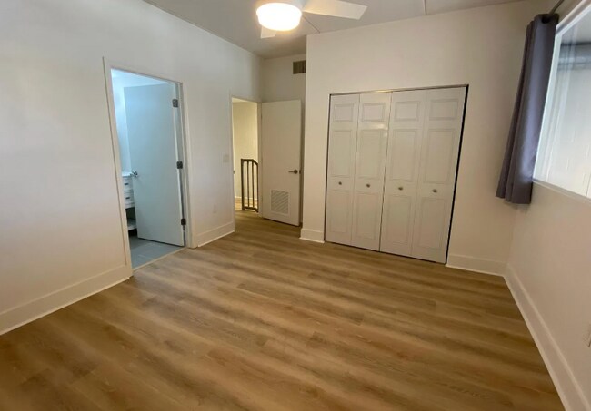 Building Photo - 2515 SW 35th Pl