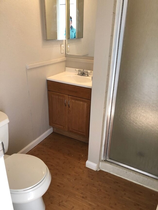 Building Photo - 3BR/2.5 Bath Townhouse with 1-car Garage