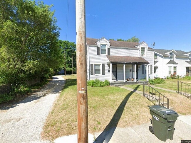 Building Photo - 2bd/1 ba duplex at corner of Colfax and La...