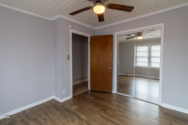 Building Photo - 709 E 1st St