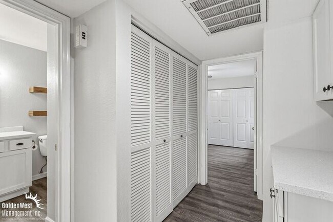 Building Photo - Newly Updated 2Bdm 2Ba Home with Fireplace & Private Patio in Mesa!