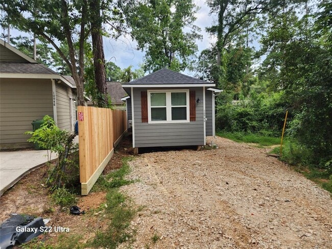 Building Photo - 10946 Amblewood St
