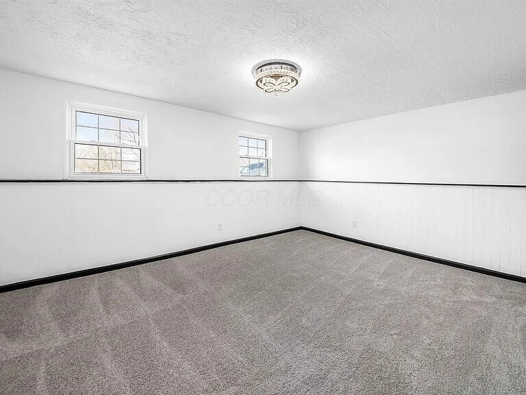 Building Photo - 5999 Parkglen Rd