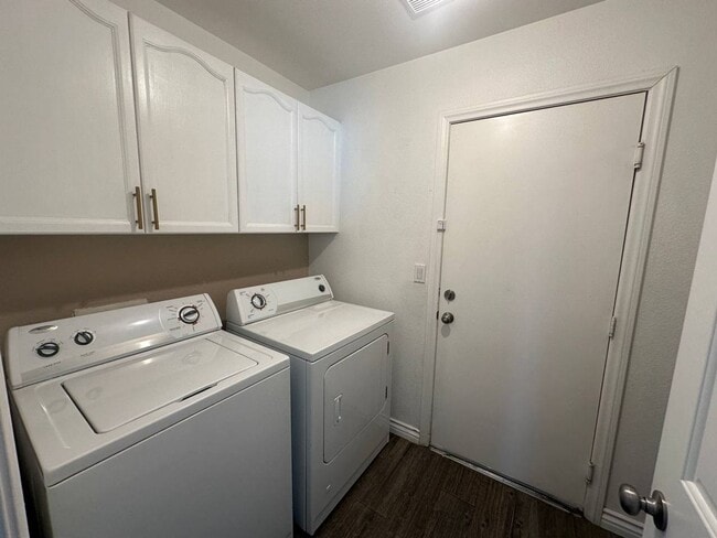 Building Photo - 3 BEDROOM SINGLE STORY HOME WITH ABOVE GROUND SPA!