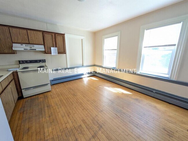 Building Photo - 15 Elm St