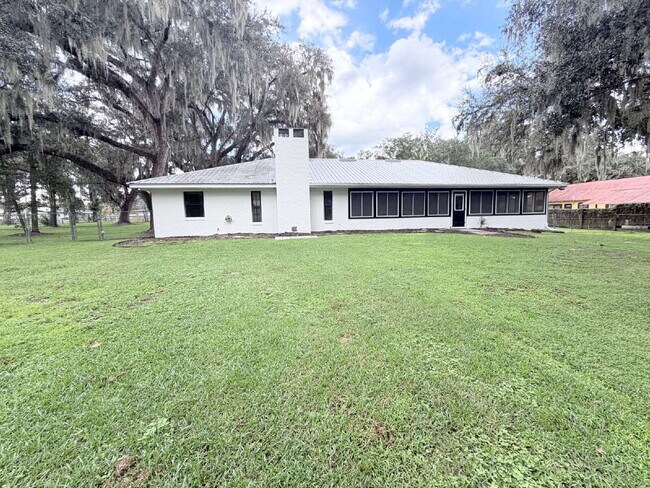 Building Photo - 2139 Parker Rd