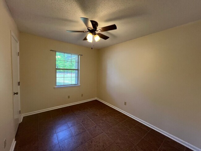 Building Photo - Home For Rent