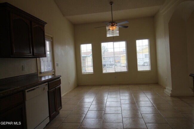 Building Photo - 456 Passmore Rd