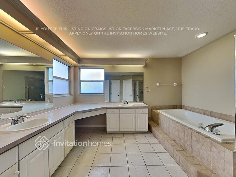 Building Photo - 8709 Hidden Green Ln
