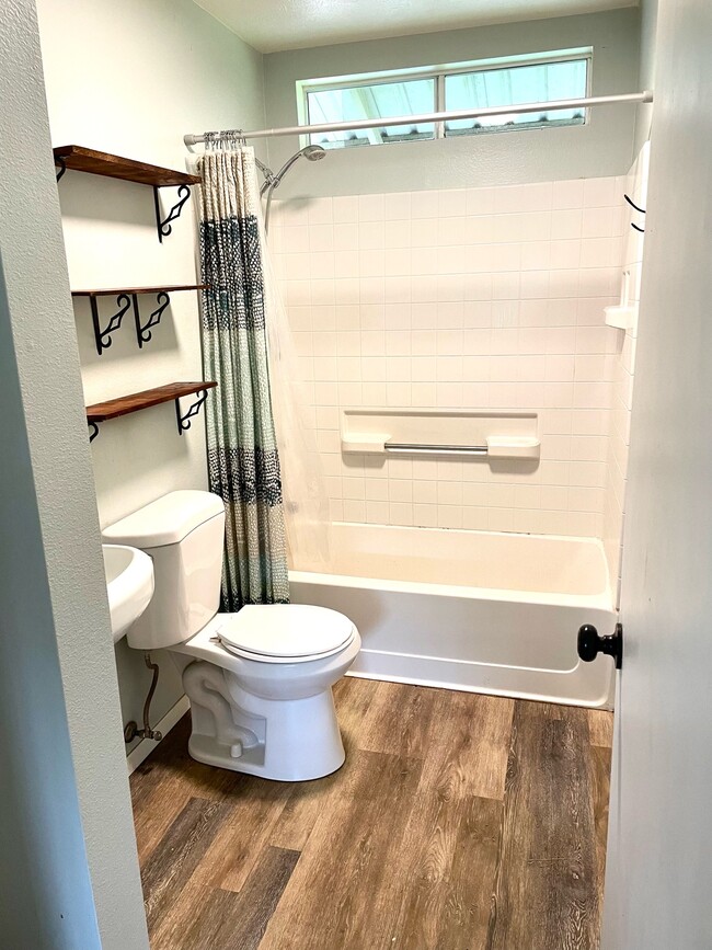 Building Photo - 15-1528-1528 3rd Ave.