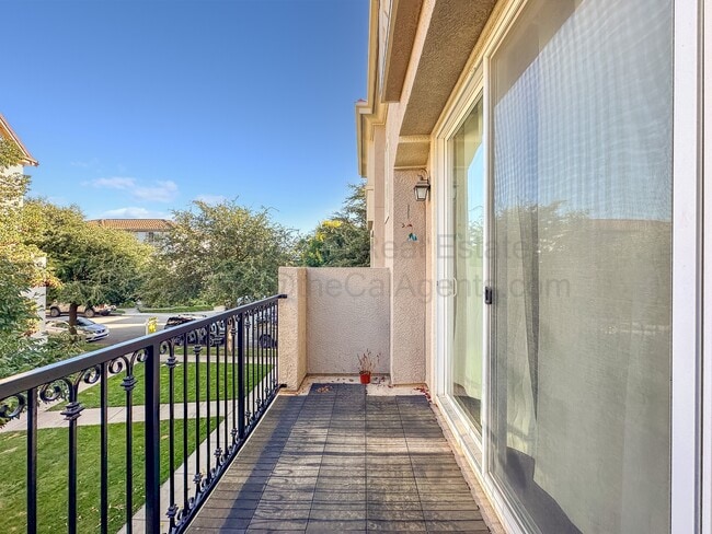 Building Photo - 110 Heligan Ln