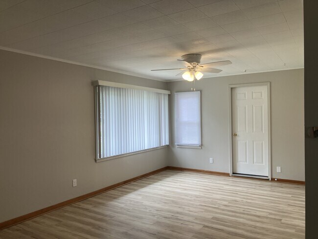 Building Photo - 508 E Buckner St