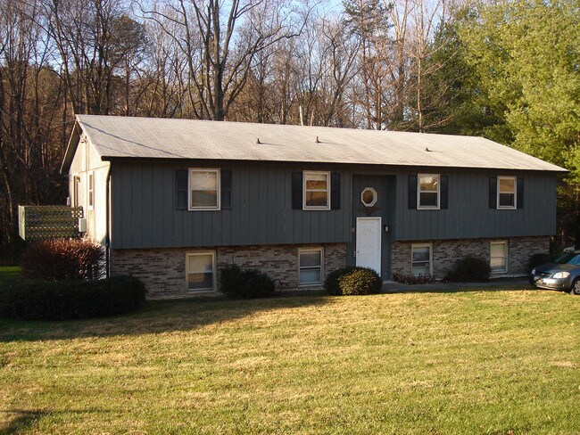 Building Photo - 2138 Howard Gap Rd