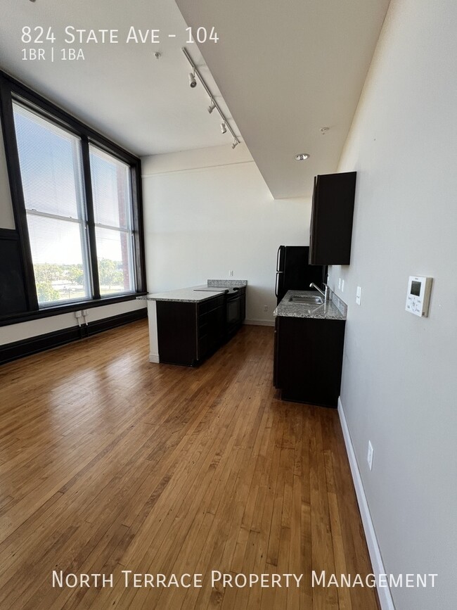 Building Photo - Chic 1-Bedroom Loft at Horace Mann – Histo...