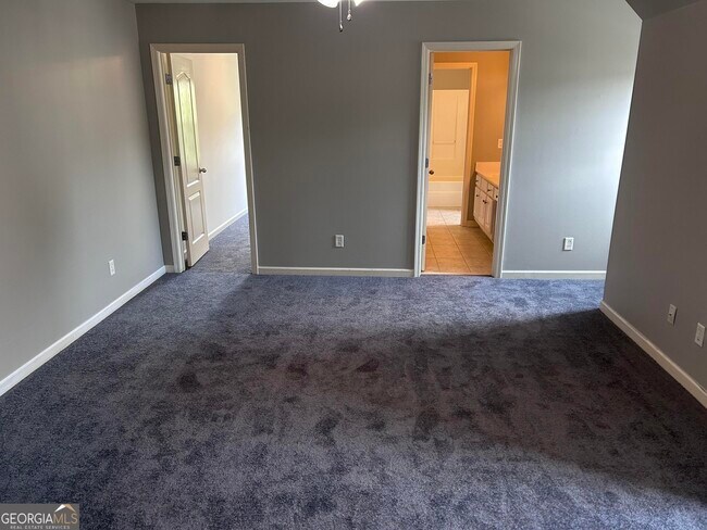 Building Photo - 4901 Planters Walk