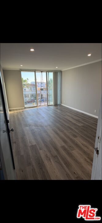 Building Photo - 1510 W Balboa Blvd