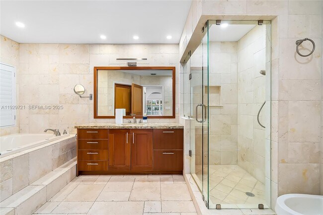 Building Photo - 2085 Ixora Rd