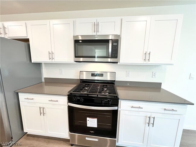 Building Photo - 2625 Dahlia Fls Ave