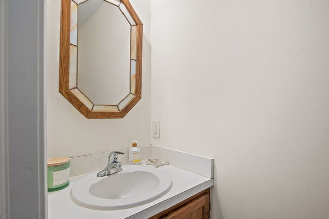 Building Photo - 103 N Bennett St