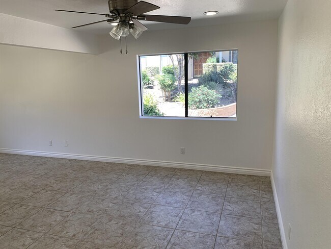 Building Photo - 9802 Mammoth Dr