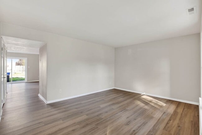 Building Photo - Updated 3BR Home in Virginia Beach with Modern Finishes & Prime Location