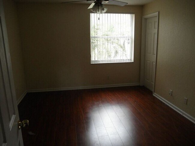 Building Photo - 876 Summit Lake Dr