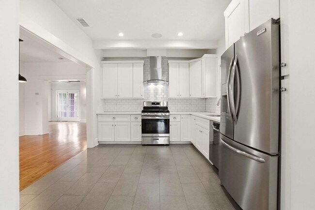 Building Photo - FALL IN LOVE with Craftsman Style Living!