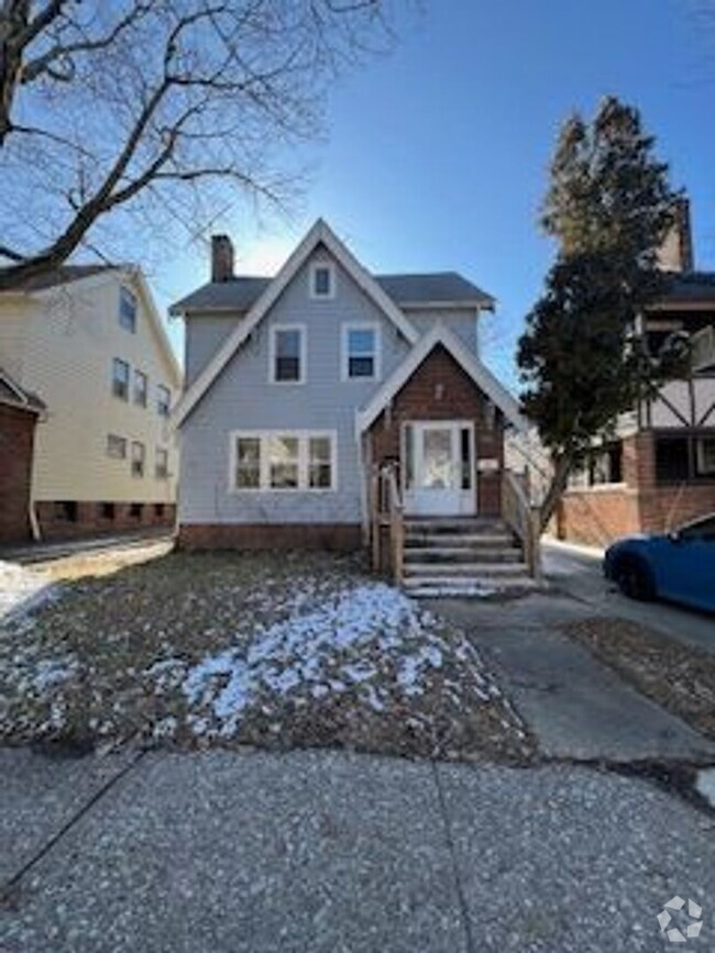 Building Photo - 1562 Ivydale Rd