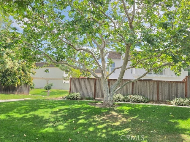 Building Photo - 20 Senisa