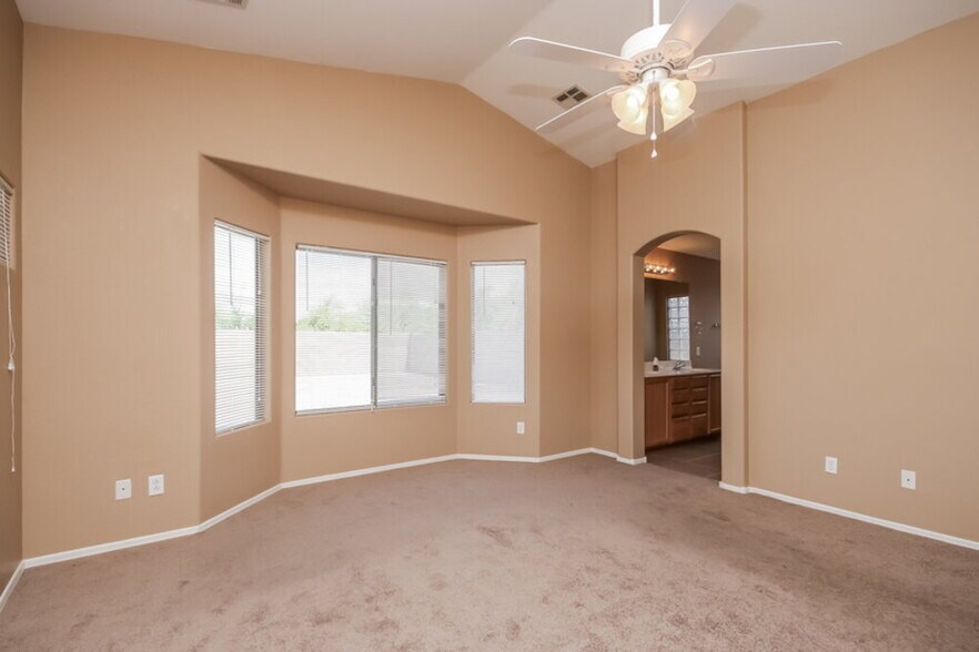 Building Photo - 7814 S 72nd Ln