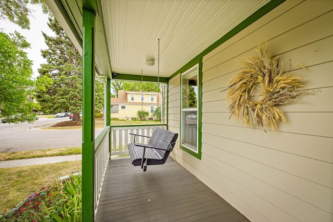 Building Photo - Fully Furnished Northside Bungalow Available for Month of August, 2026