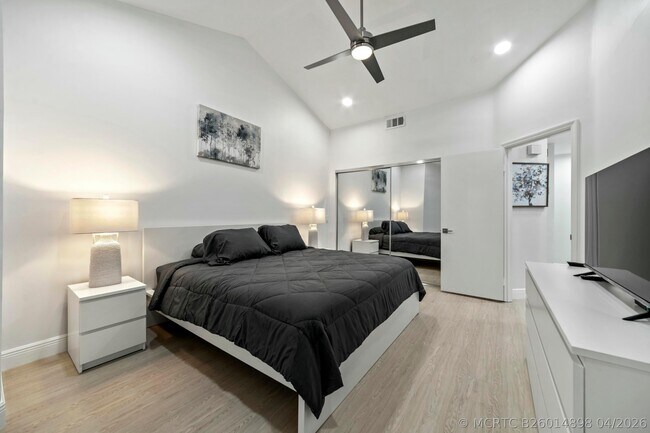 Building Photo - 6553 Via Regina