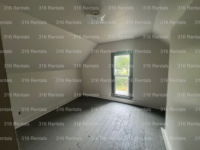 Building Photo - $750 - 2 bed 1 bath - Single Family Home
