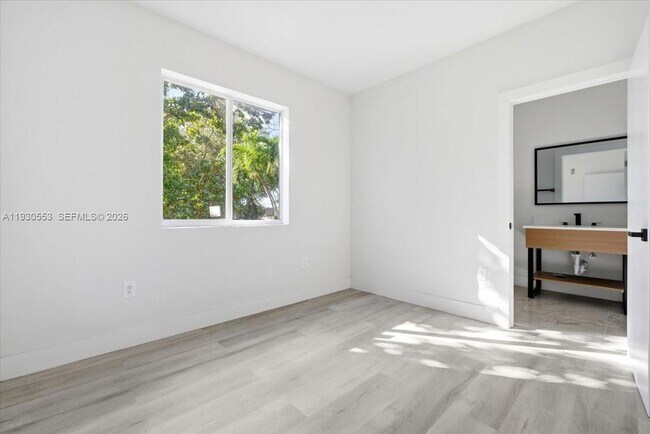 Building Photo - 1126 NW 28th St