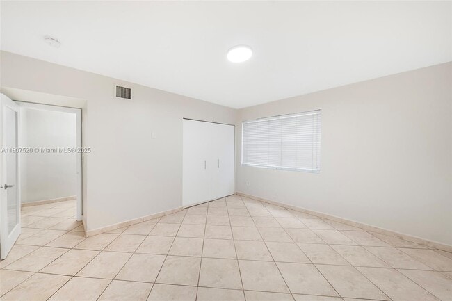 Building Photo - 410 Euclid Ave