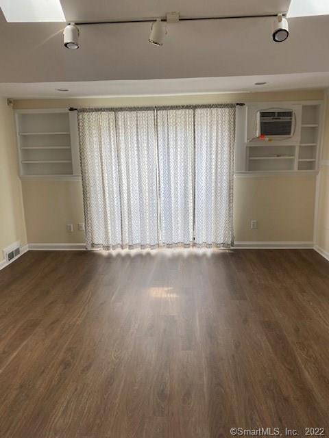 Building Photo - 537 Post Rd