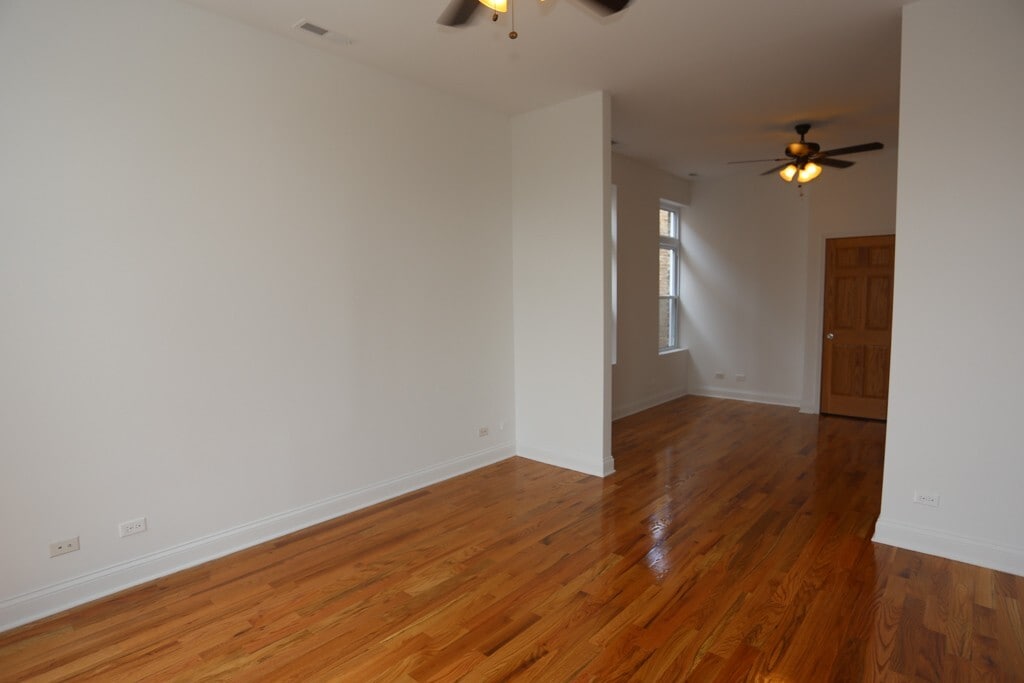 Building Photo - 1706 W Sunnyside Ave