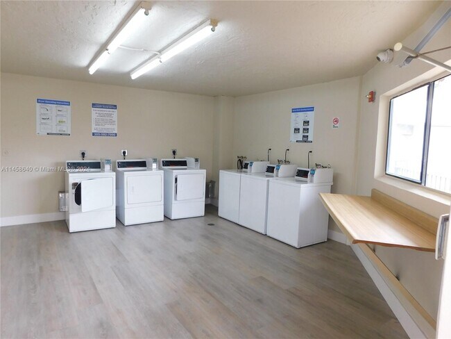 Building Photo - 8005 SW 107th Ave