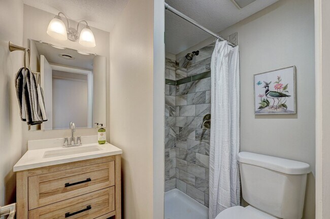 Building Photo - Turnkey Gem: Fully Furnished 5-Bedroom Home with Spacious Layout and Corner Lot!