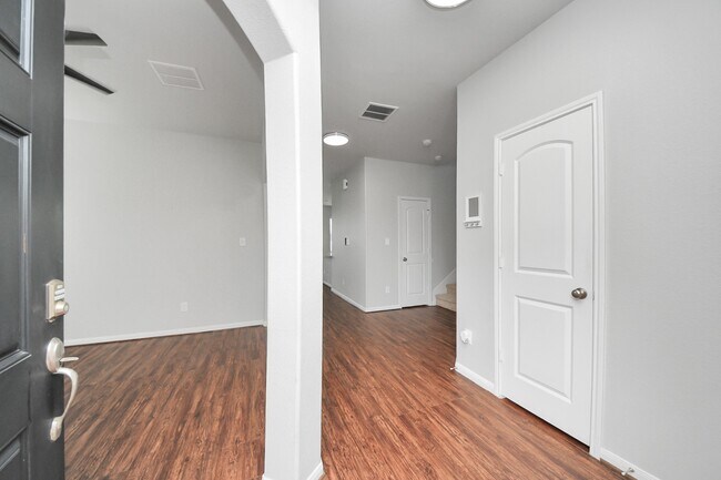 Building Photo - 2931 Palm Oaks Trail