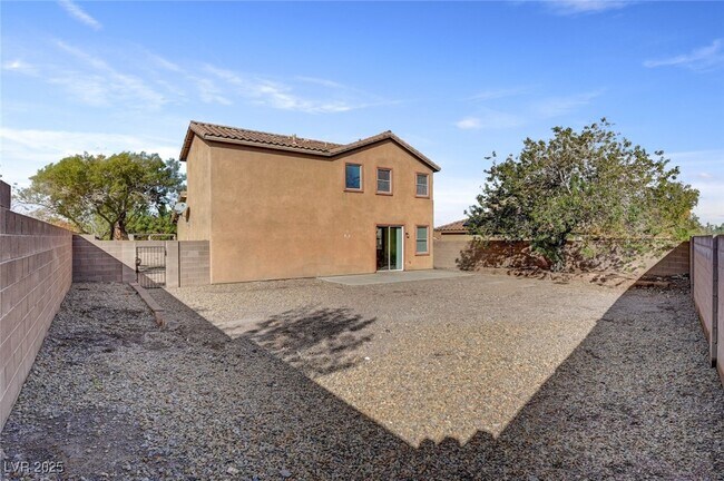 Building Photo - 494 Groft Way