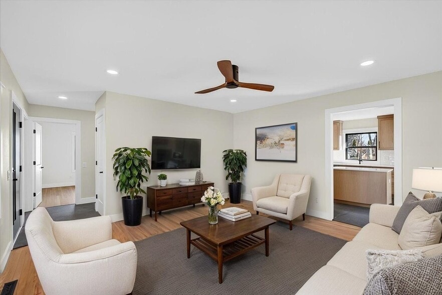 Building Photo - 305 N Shuman St